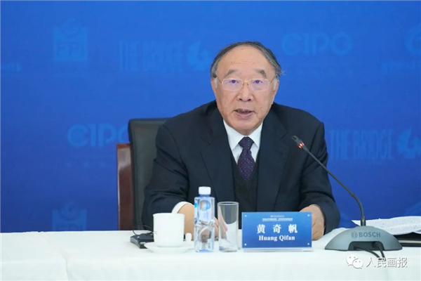 3月8日,重庆市原市长黄奇帆出席“2021中国两会·全球经济发展智库媒体论坛”