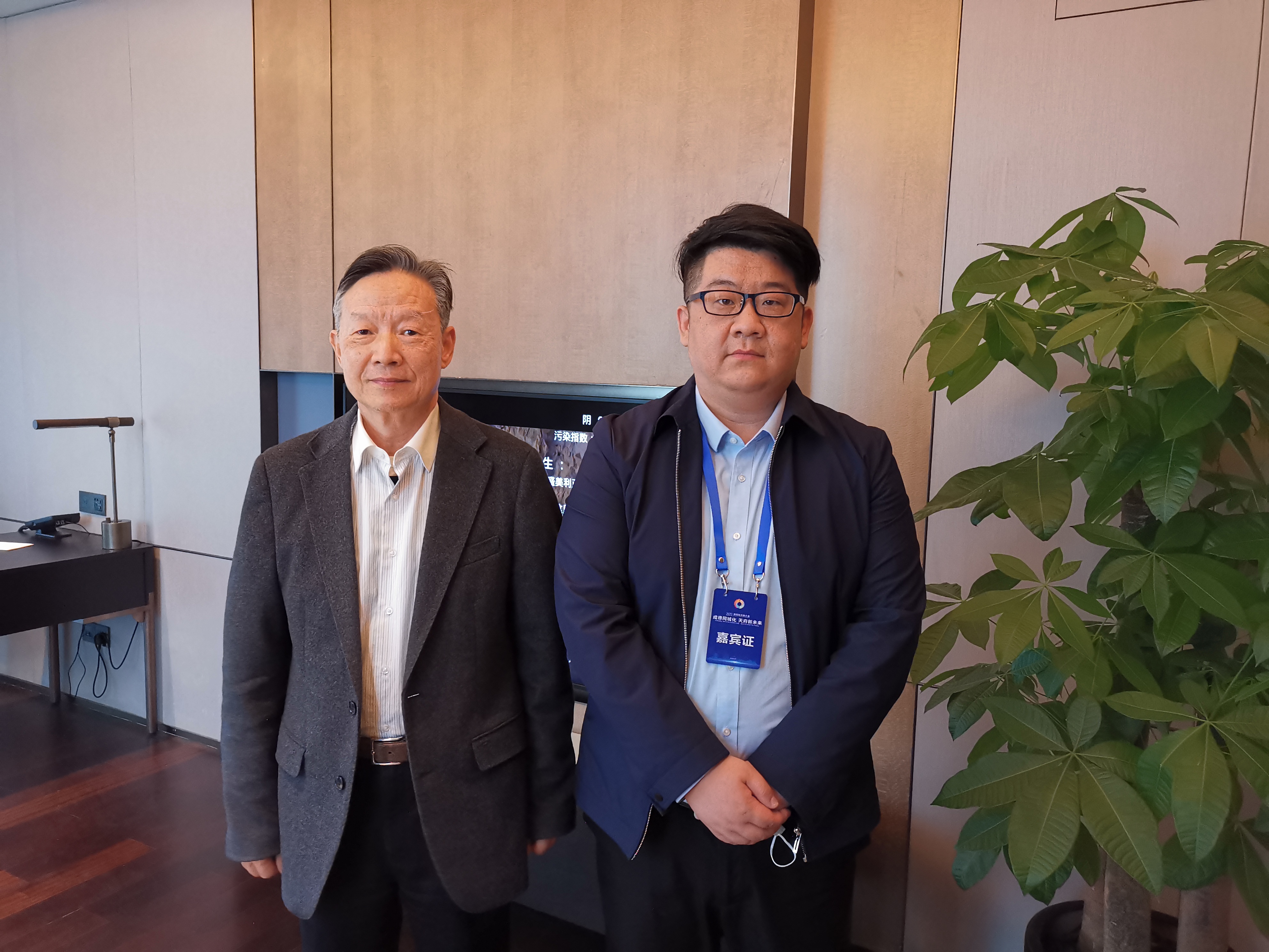 强国智库秘书长王金良与国务院参事、住建部原副部长仇保兴交流
