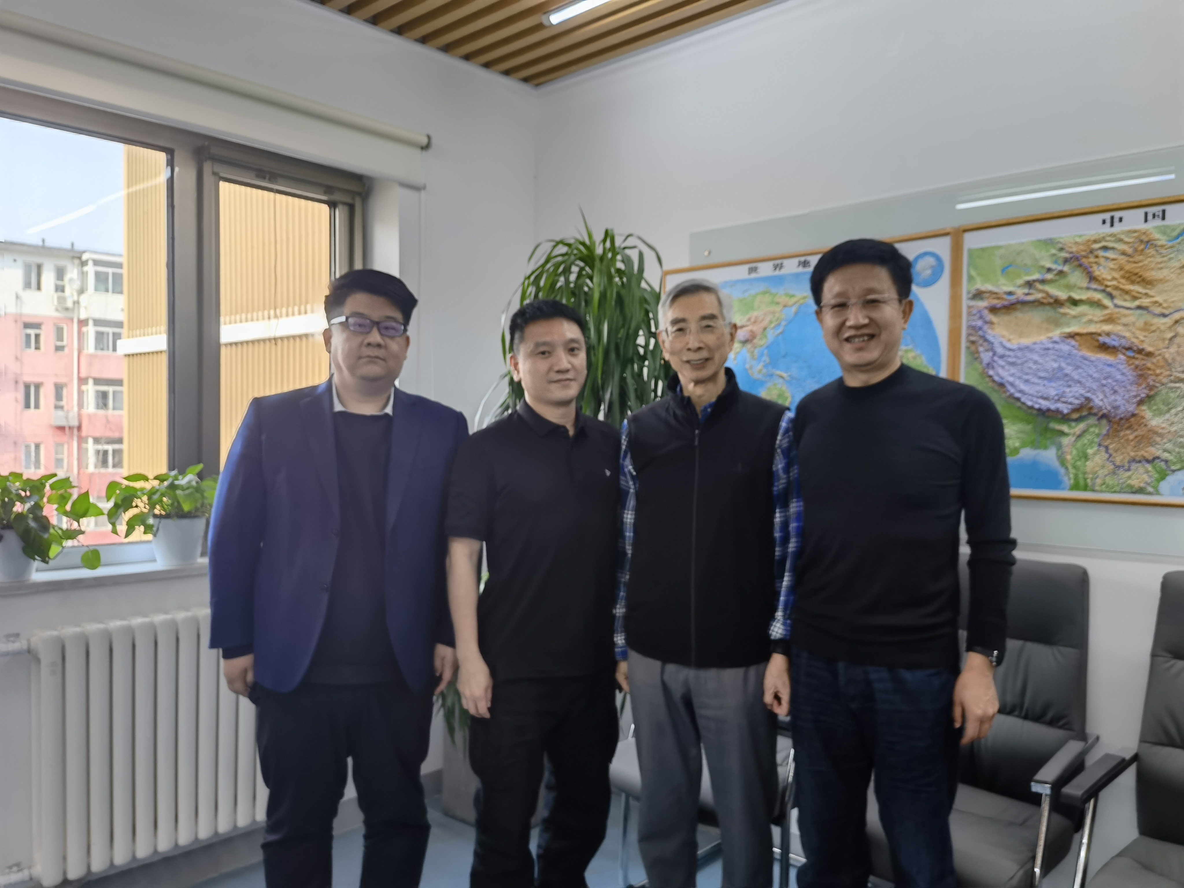 强国智库秘书长与中国工程院院士倪光南交流