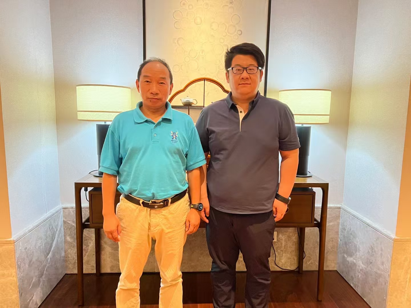 强国智库秘书长王金良、执行主任李学武拜会中国科学院院士、浙江大学化学前瞻技术研究中心主任麻生明院士，就科技成果转化、人才引进、新材料研发等领域交流。